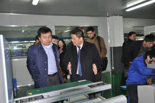 国家财政部综合司邱江涛处长一行莅临尊龙凯时光电调研、指导工作