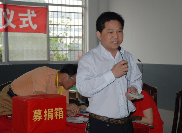 众志成城 抗震救灾——尊龙凯时企业举行抗震救灾募捐仪式