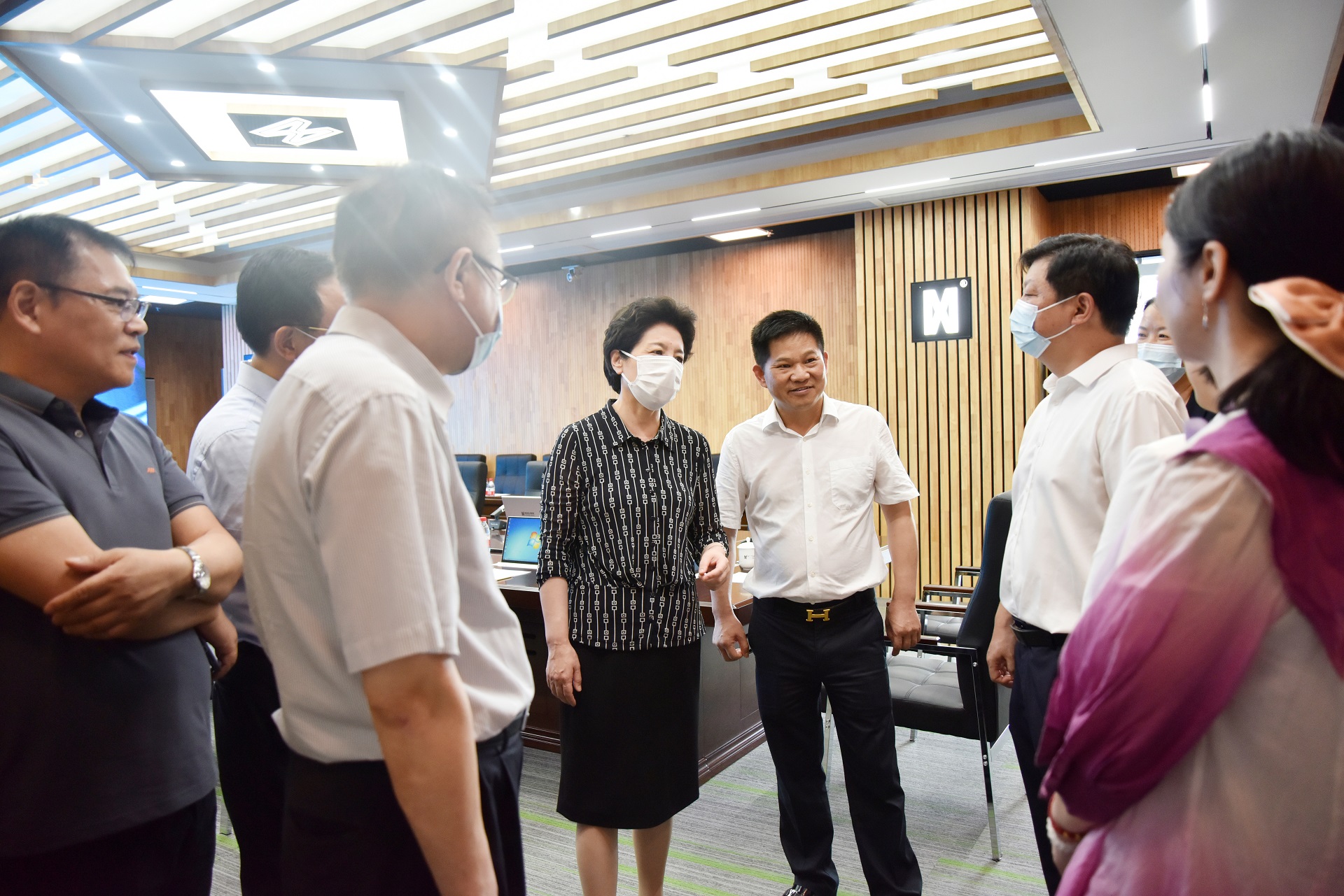 省政协党组副书记、副主席乌兰一行莅临尊龙凯时·[中国]官方网站调研考察